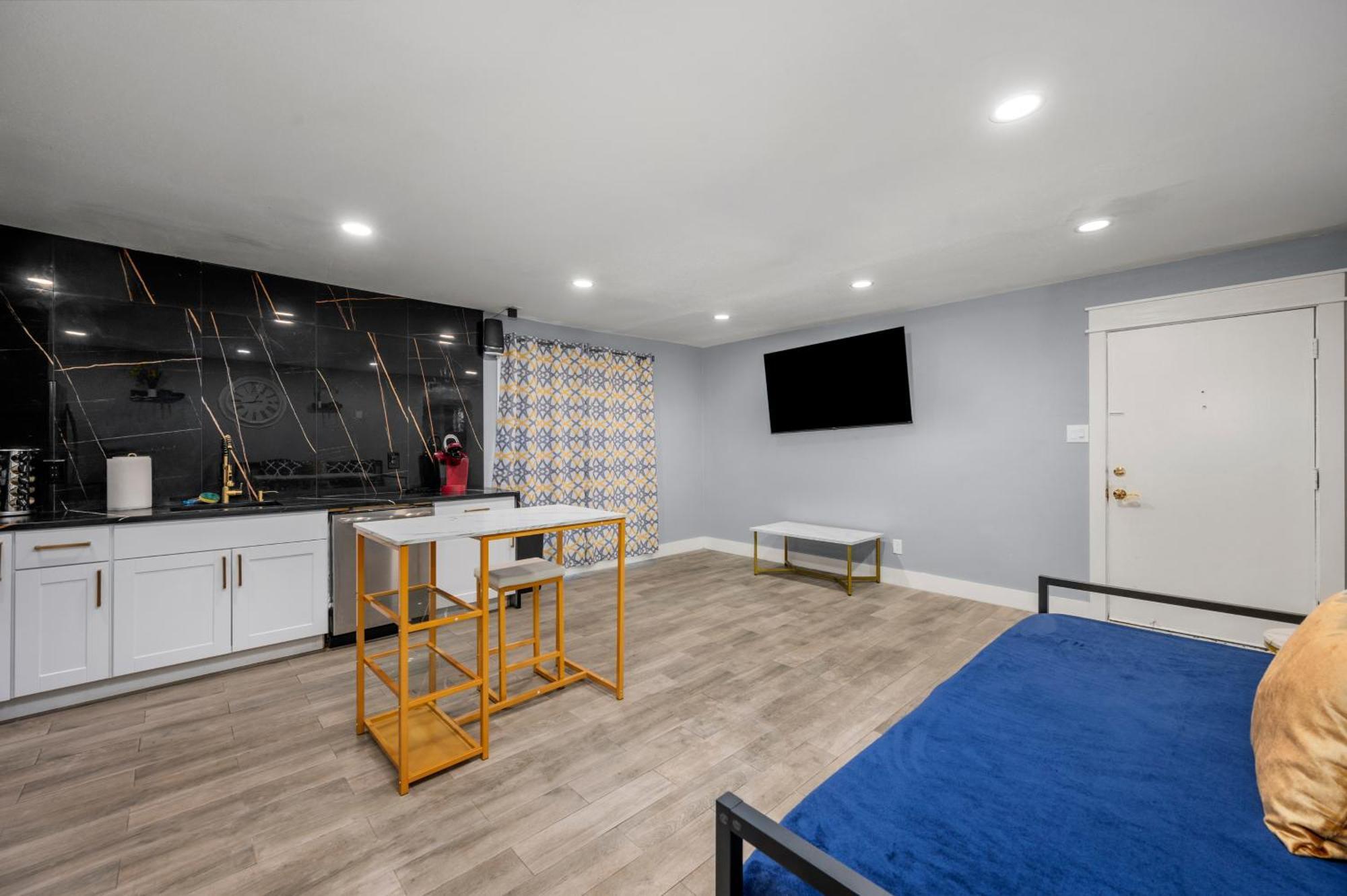 Daire Modern Heights With Pool *