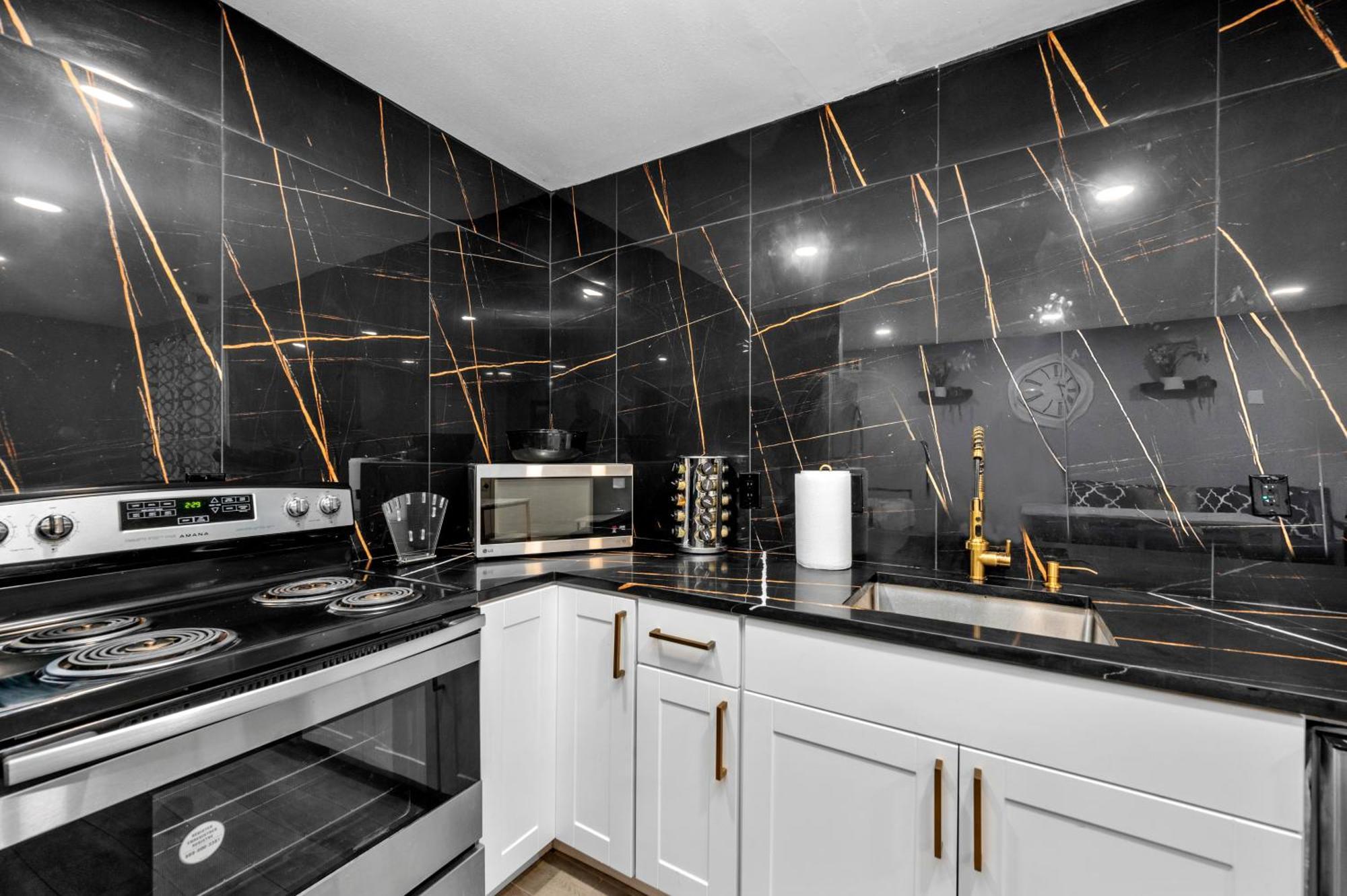 Modern Heights With Pool Daire *