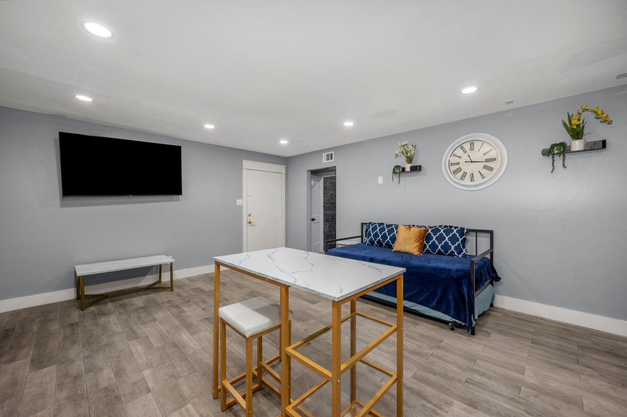 Modern Heights With Pool Apartamento Houston
